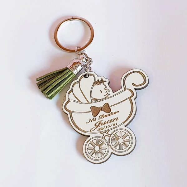 Llavero madera personalizado carrito bebé