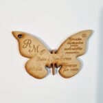 Mariposas novios en madera natural para copas
