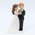 Figura para tarta novios brindis novio RUBIO - Imagen 2