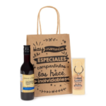 Pack botella vino y llavero madera regalo boda - Imagen 2