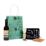 Pack vino y set de afeitado detalles de boda para hombres - Imagen 3